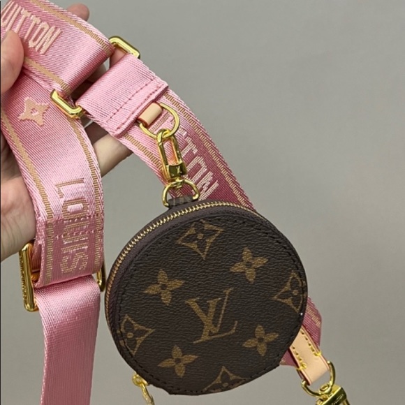 LV crossbody for sale! Send me an offer & I’ll do my best to work with you! - Picture 5 of 6